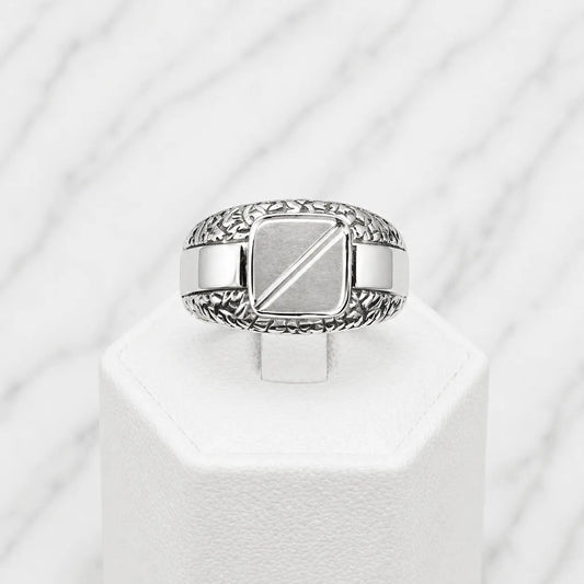 Anillo sello liso cuadrado facetado
