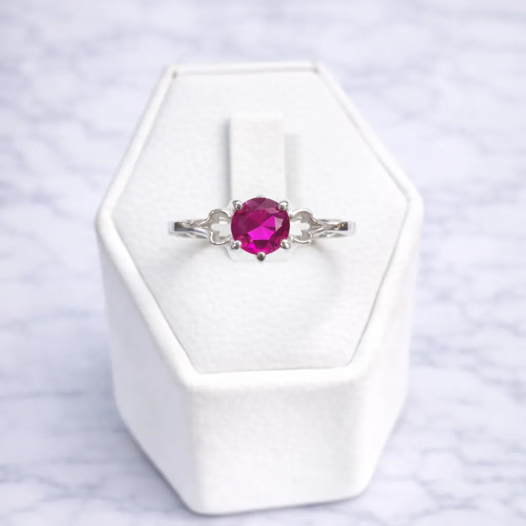 Anillo solitario circón fucsia