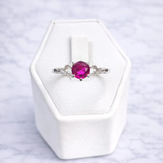 Anillo solitario circón fucsia