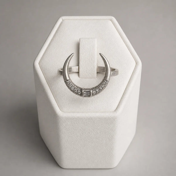 Anillo media luna circones