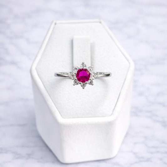 Anillo flor fucsia circón