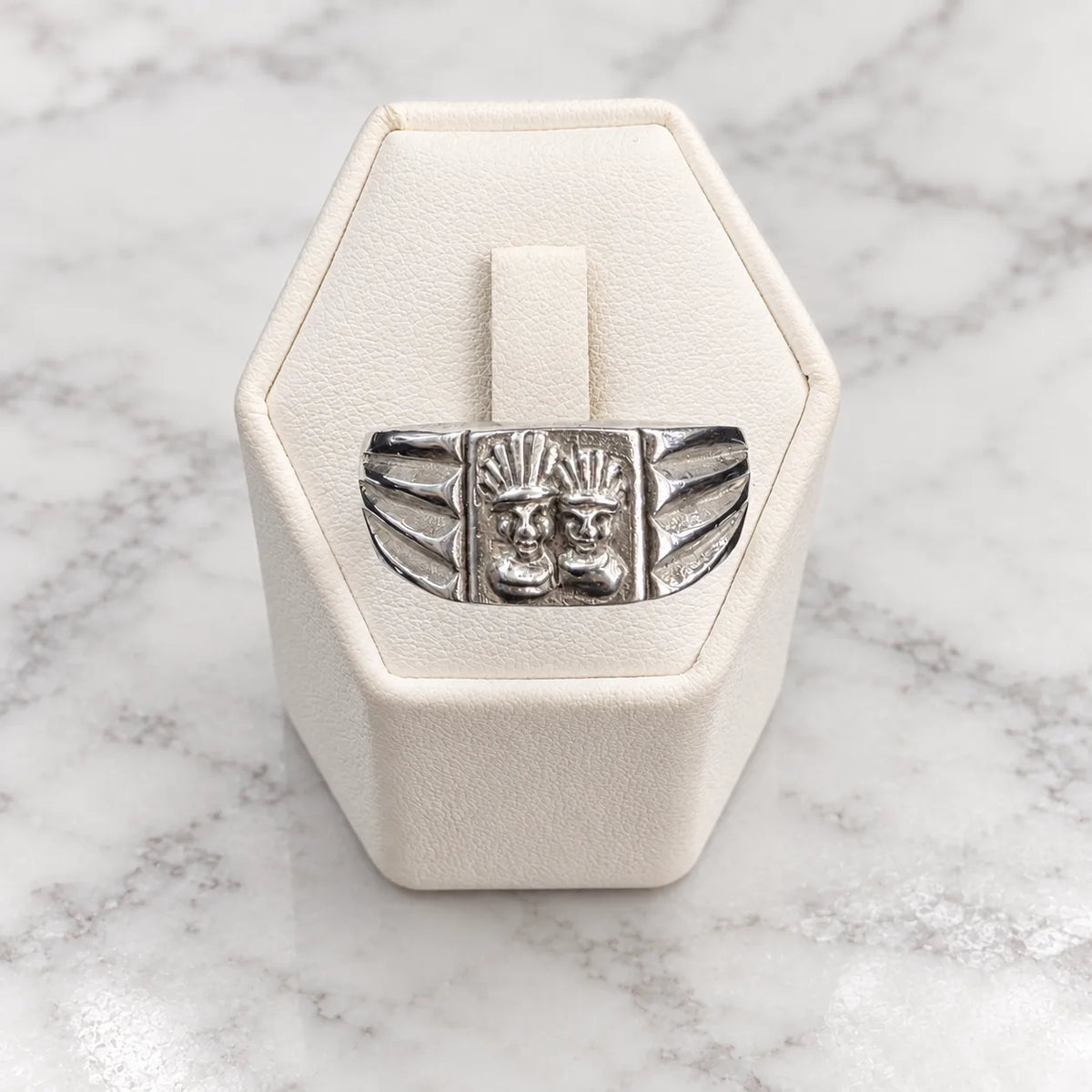 Anillo sello nativos