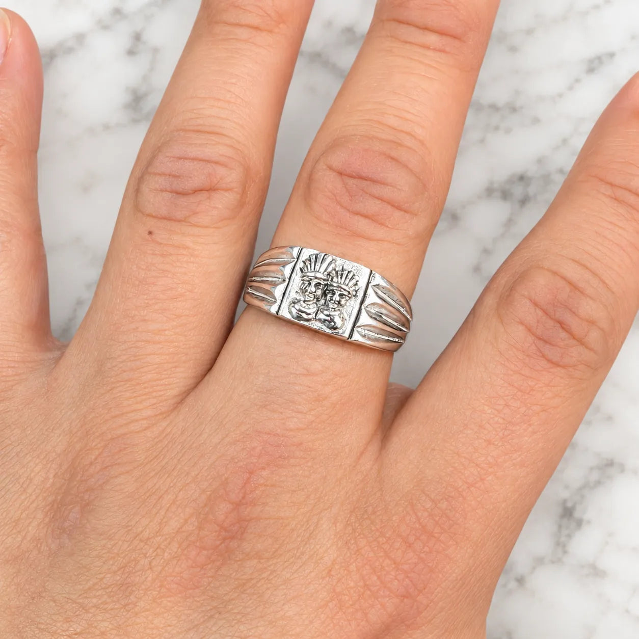Anillo sello nativos