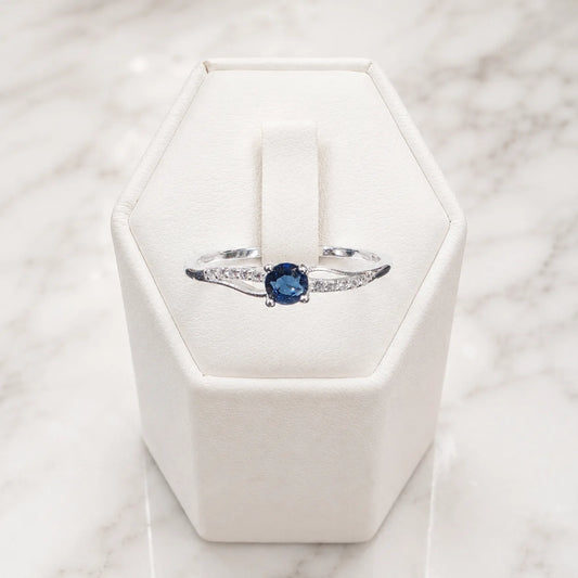 Anillo solitario azul