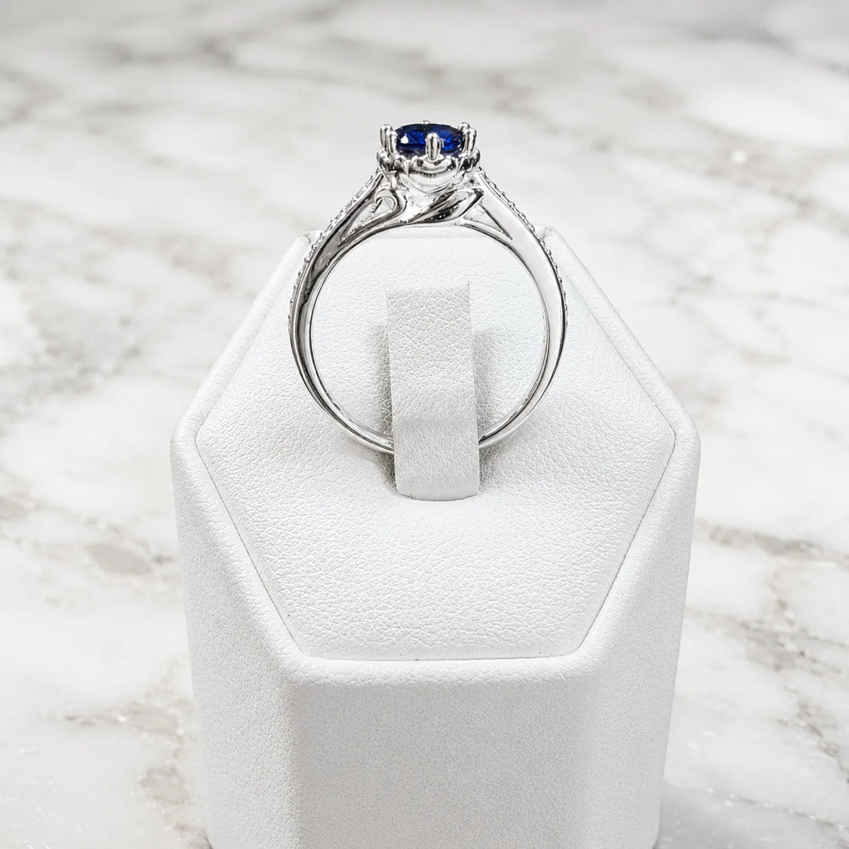 Anillo solitario circón circular azul