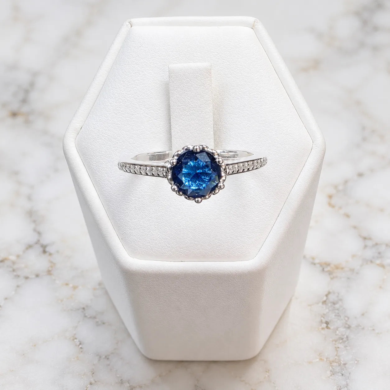 Anillo solitario circón circular azul