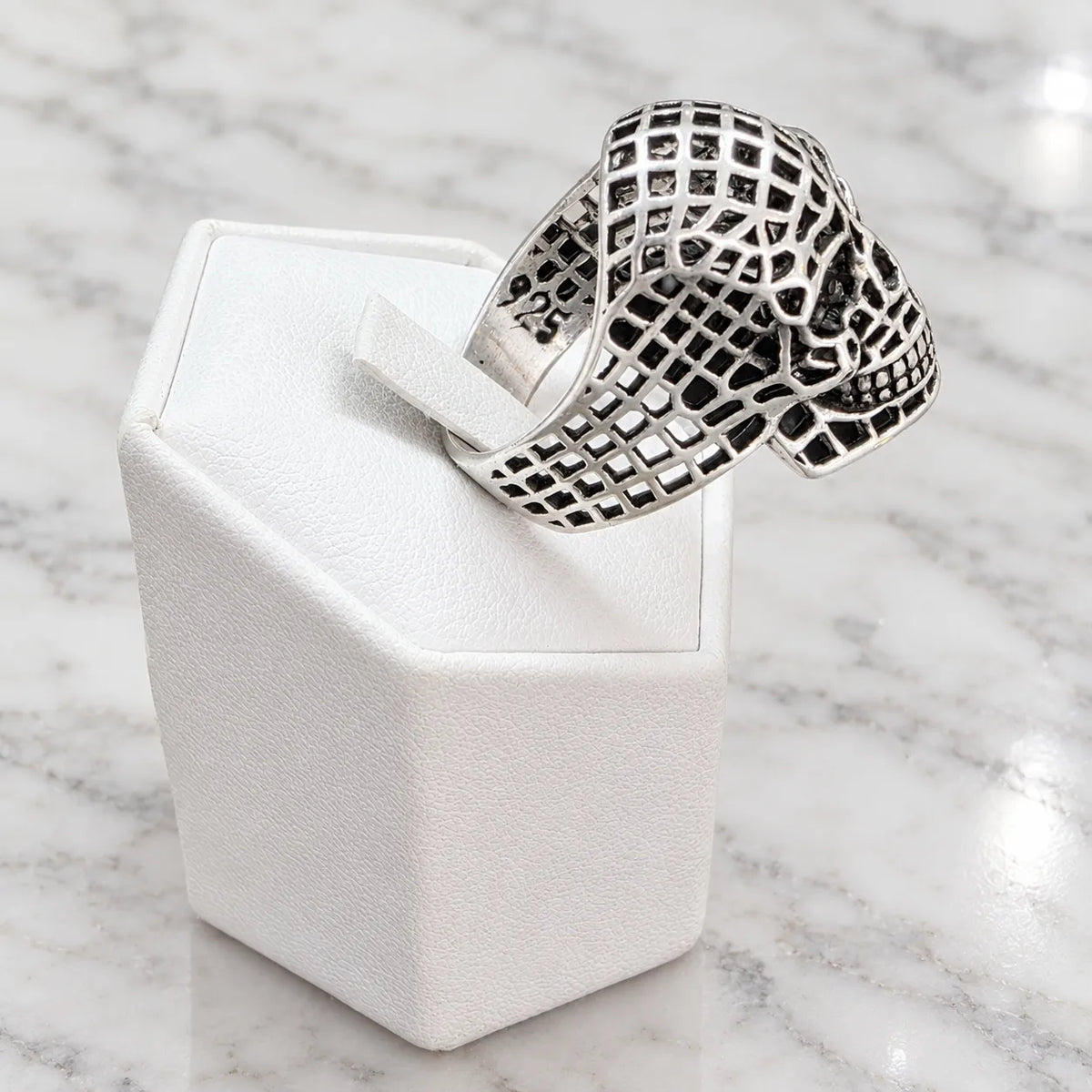 Anillo calavera geométrico
