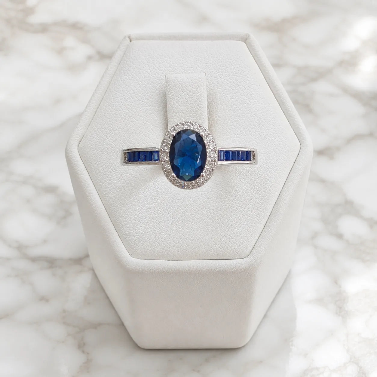 Anillo solitario circón azul