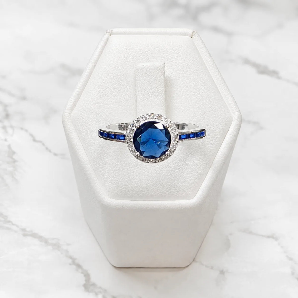 Anillo solitario circón azul