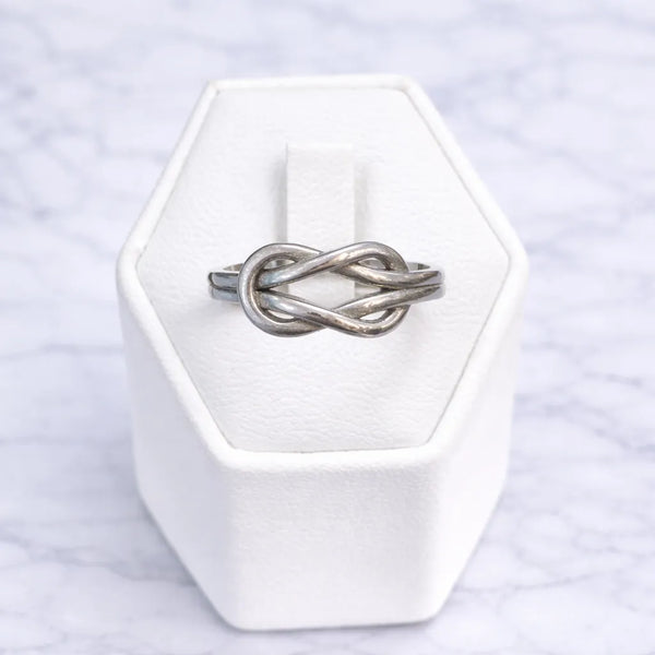 Anillo nudo infinito