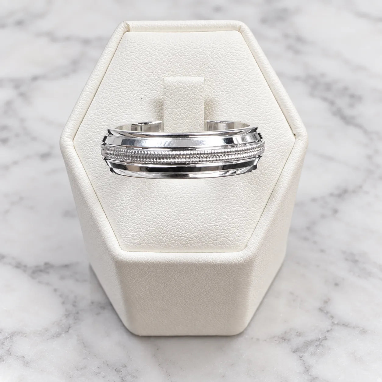 Anillo argolla liso texturizado antiestress