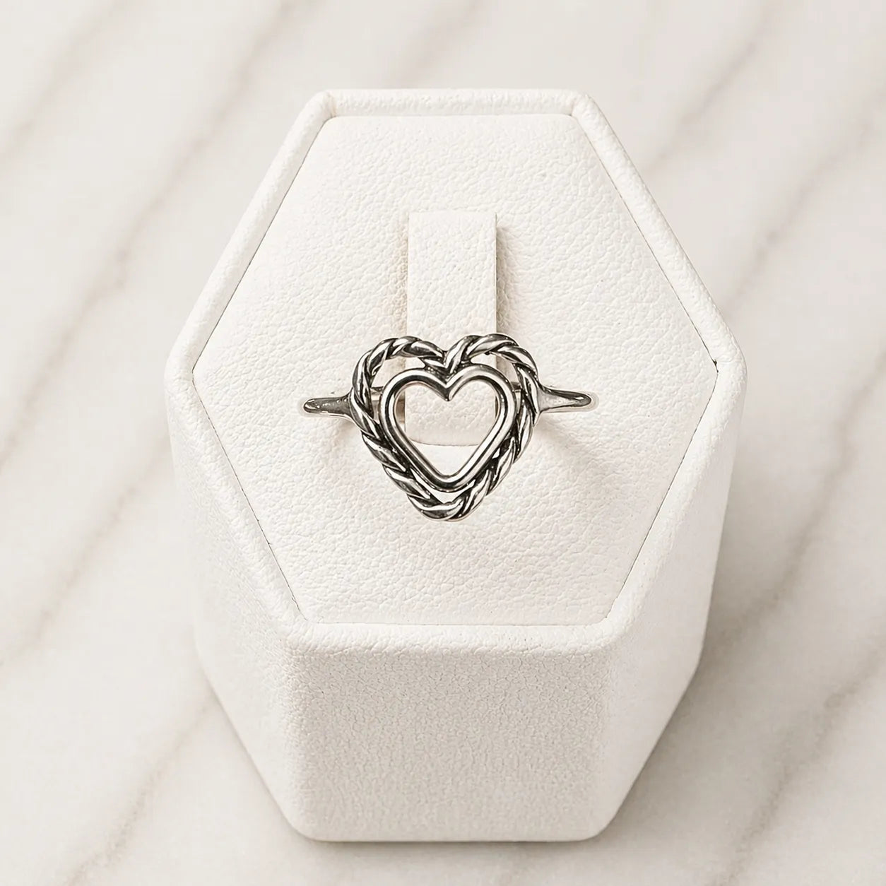 Anillo corazón trenzado