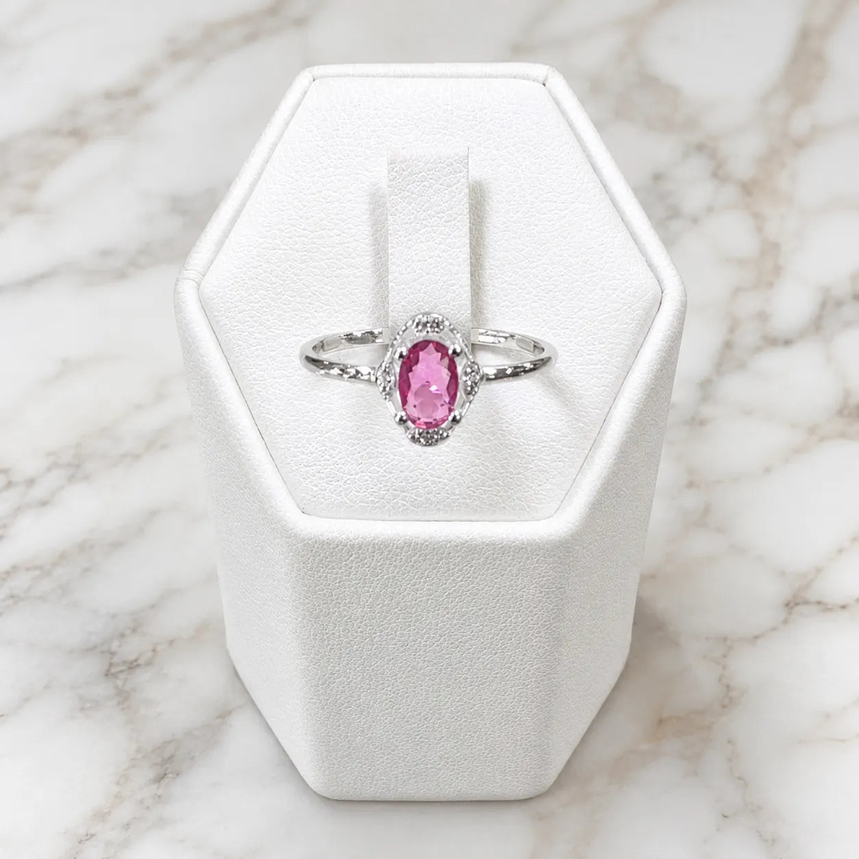 Anillo solitario fucsia