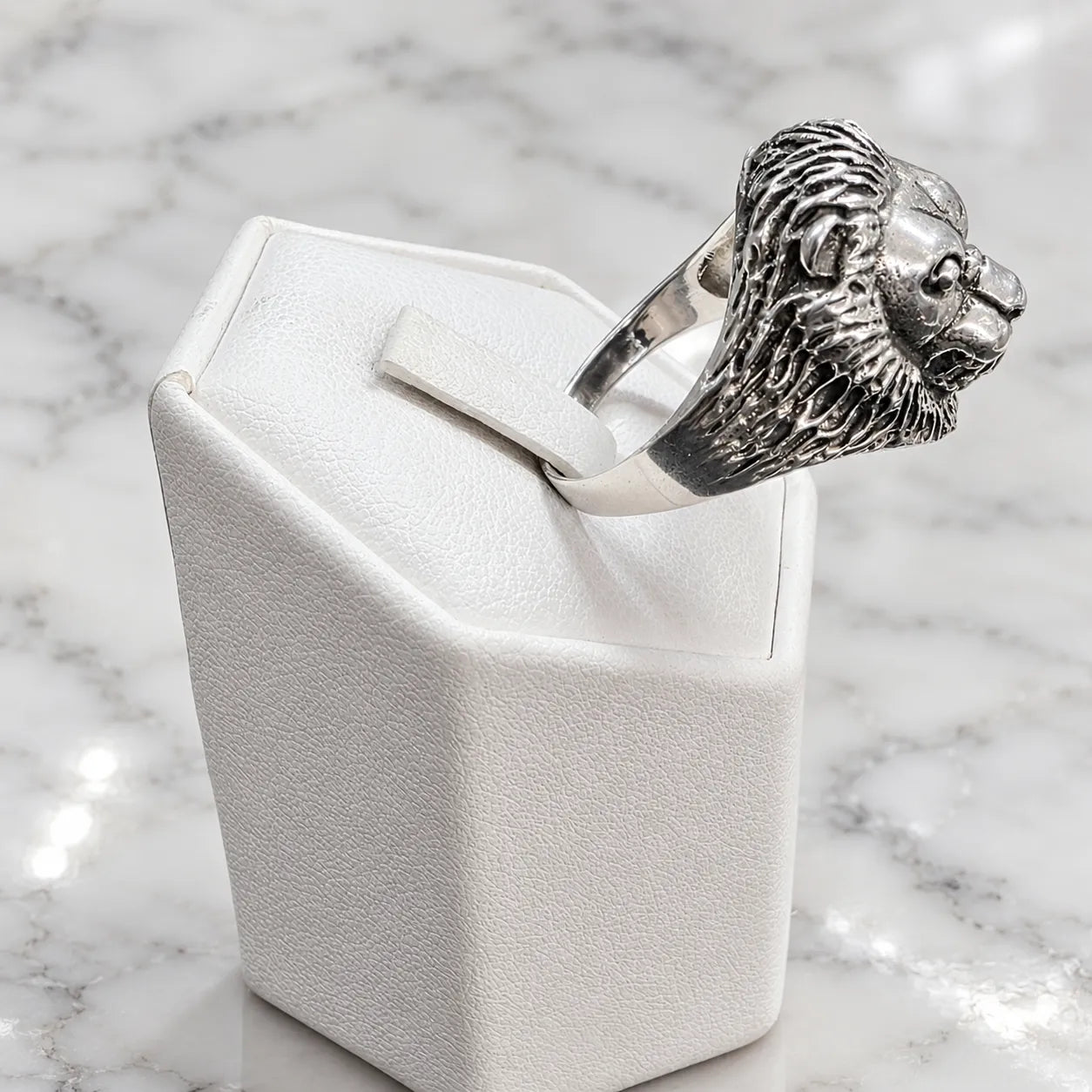 Anillo León
