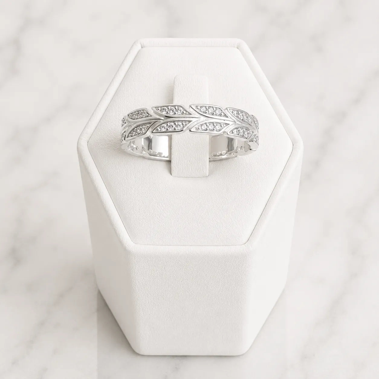 Anillo hoja microcircón