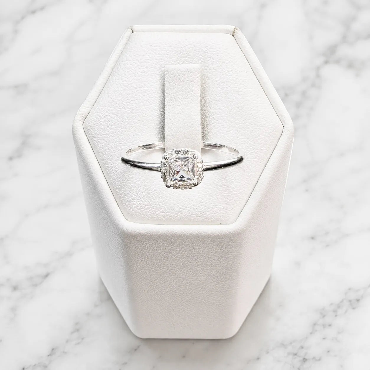 Anillo solitario circón