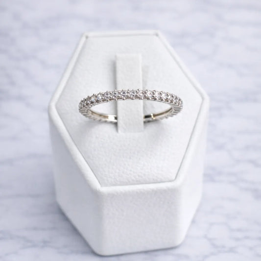 Anillo cintillo eterno