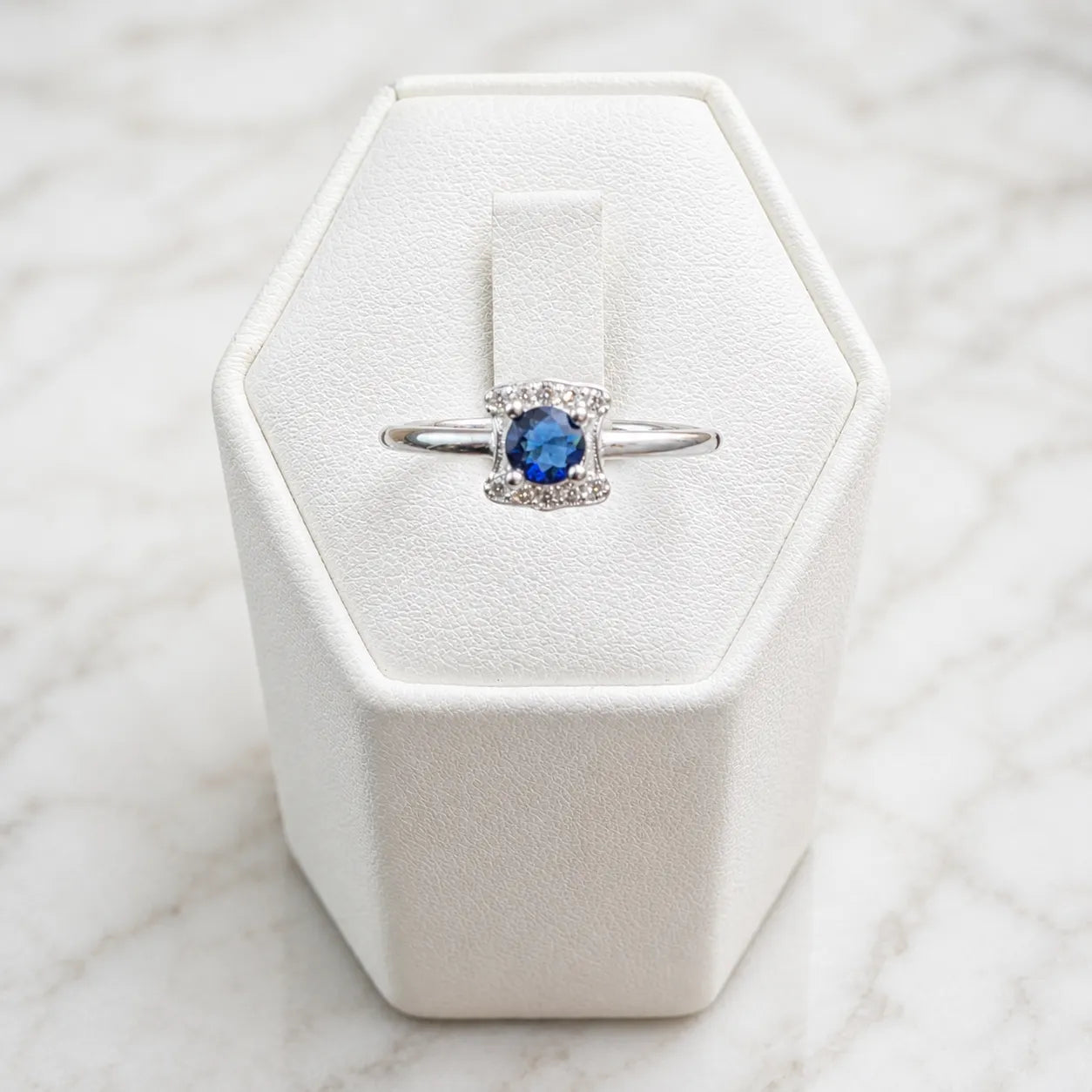 Anillo solitario azul