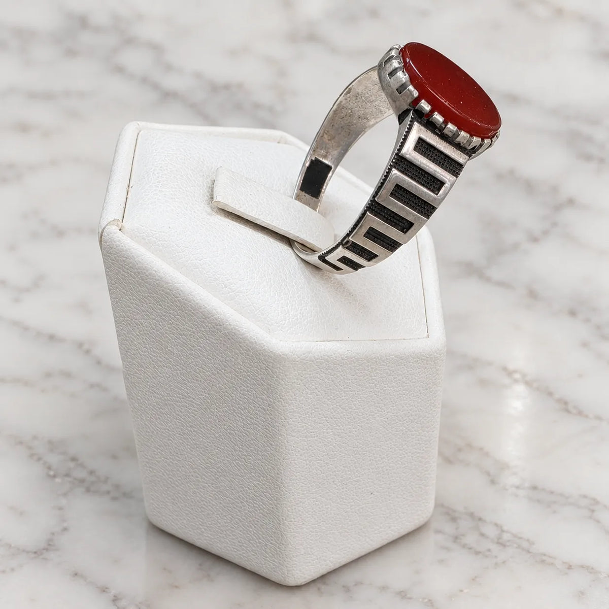 Anillo sello piedra roja envejecido