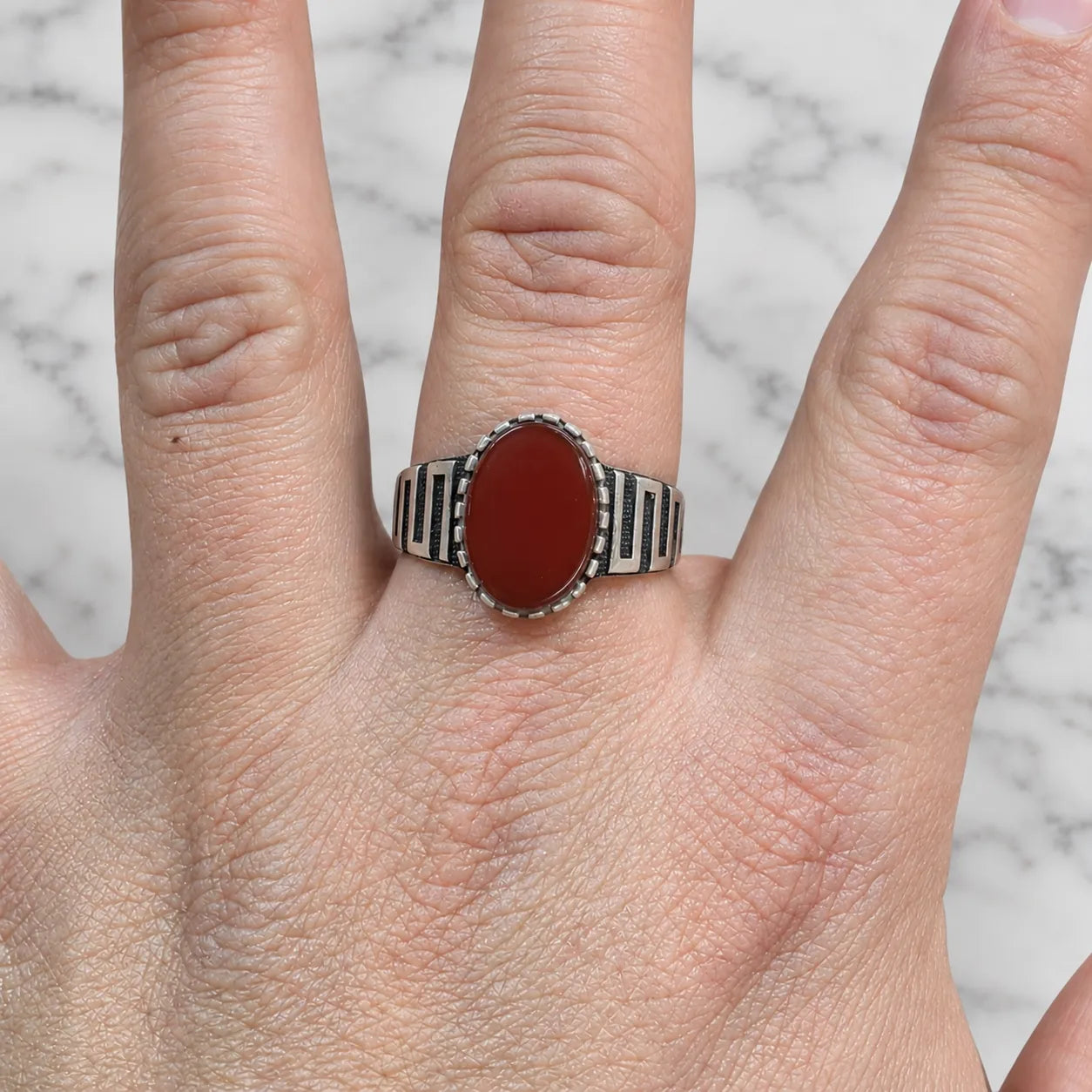 Anillo sello piedra roja envejecido