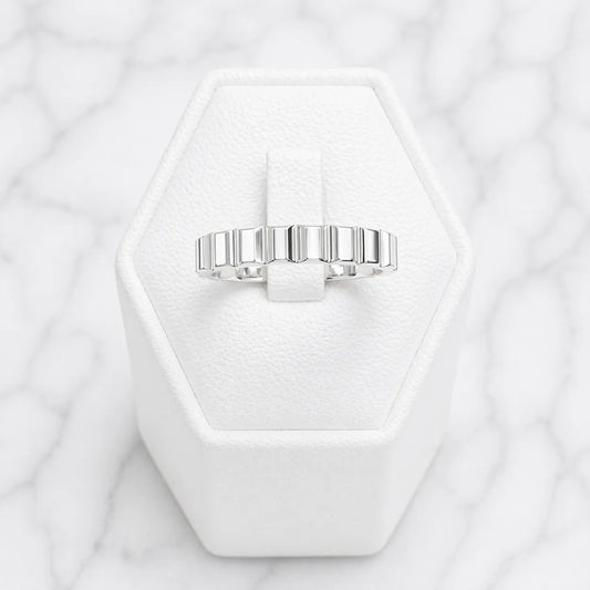 Anillo geometrico facetado