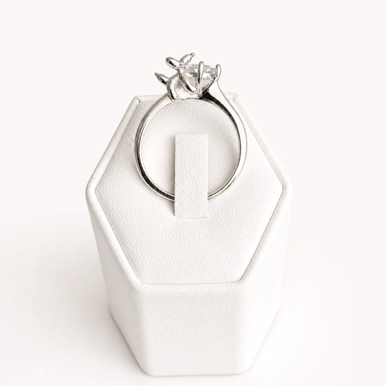 Anillo solitario perro