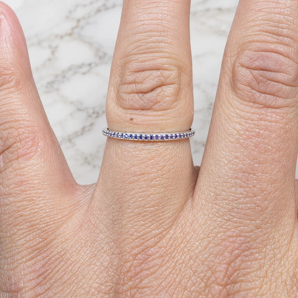 Anillo cintillo circón lavanda