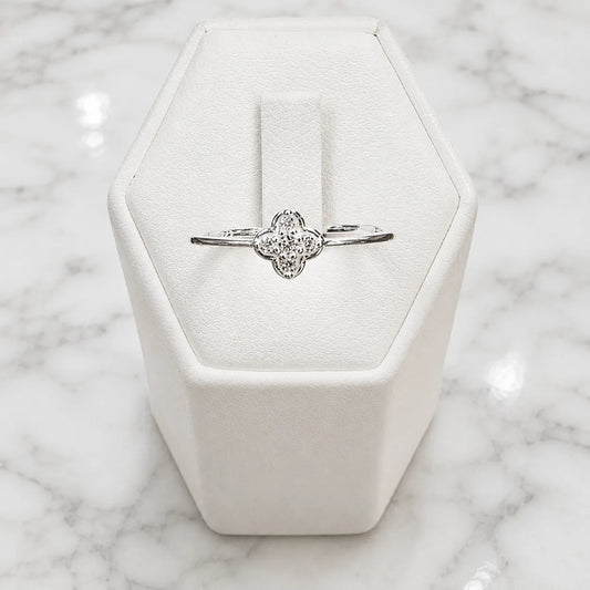 Anillo flor circón