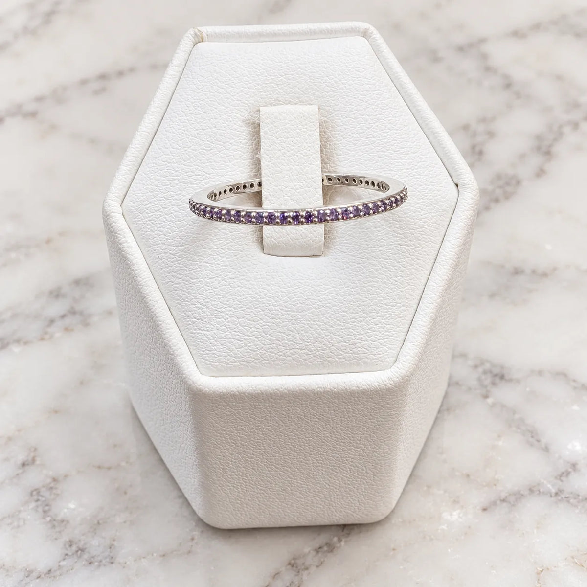 Anillo cintillo circón lavanda