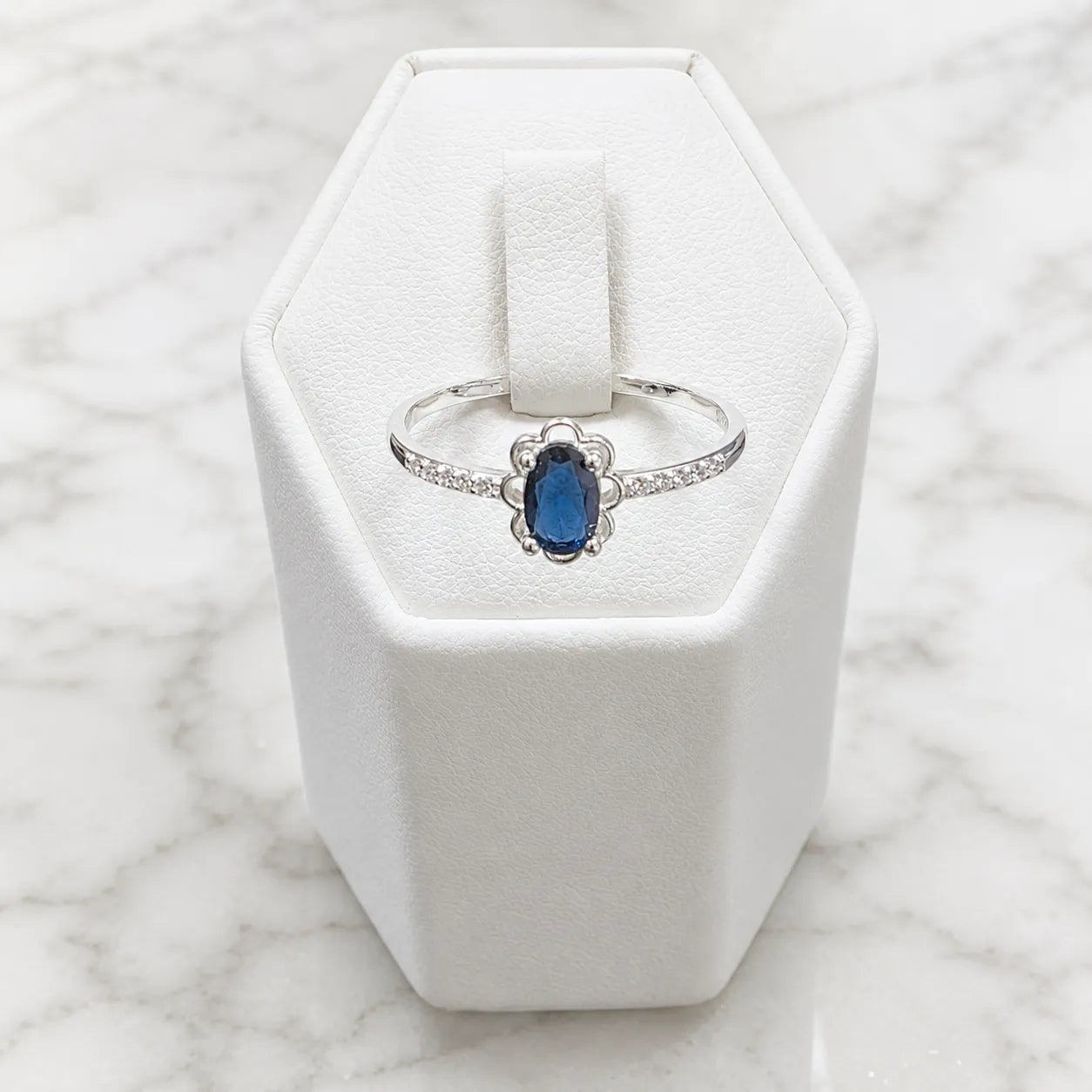 Anillo solitario azul