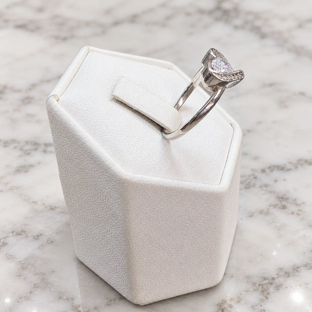 Anillo solitario corazón circón
