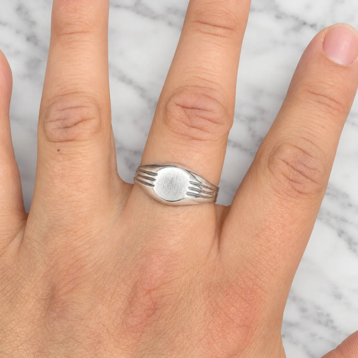 Anillo sello diseño circular