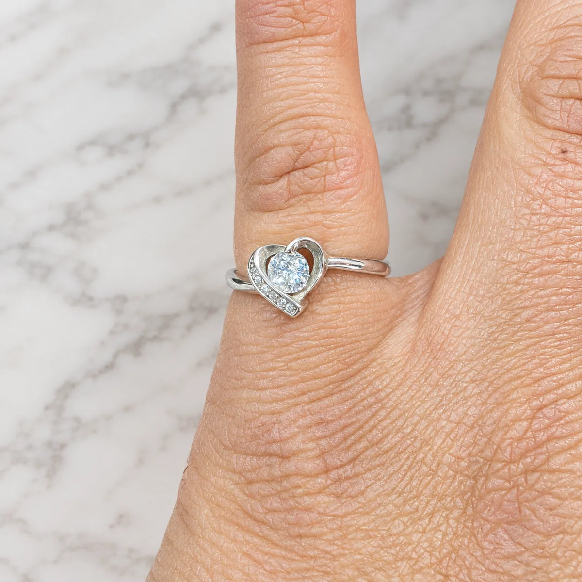 Anillo solitario corazón circón