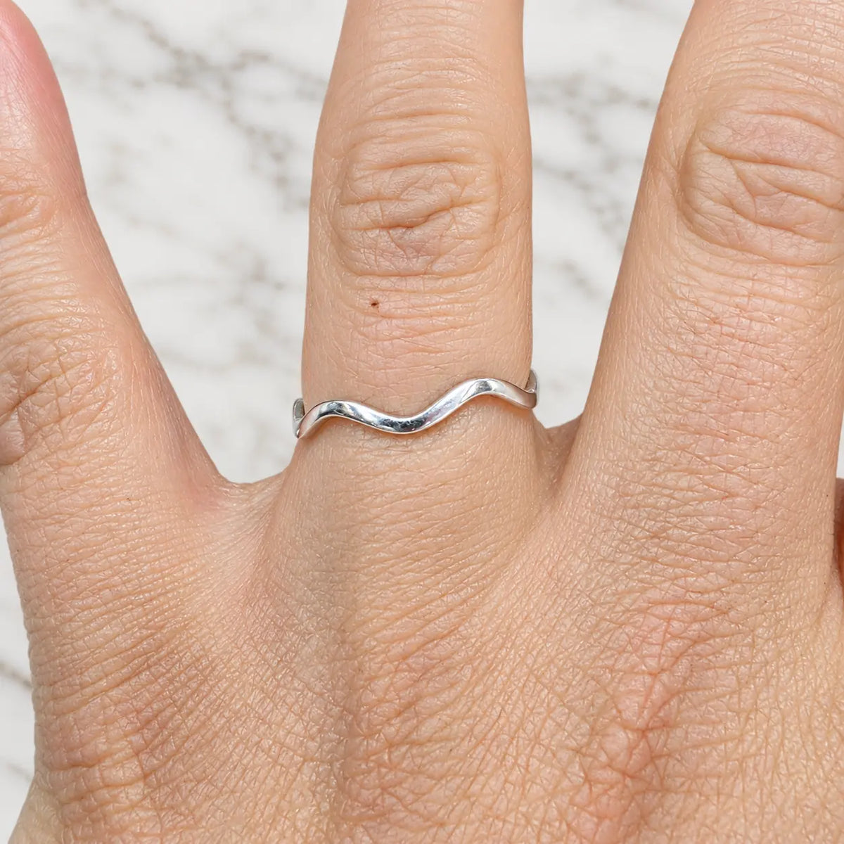 Anillo ondulado liso