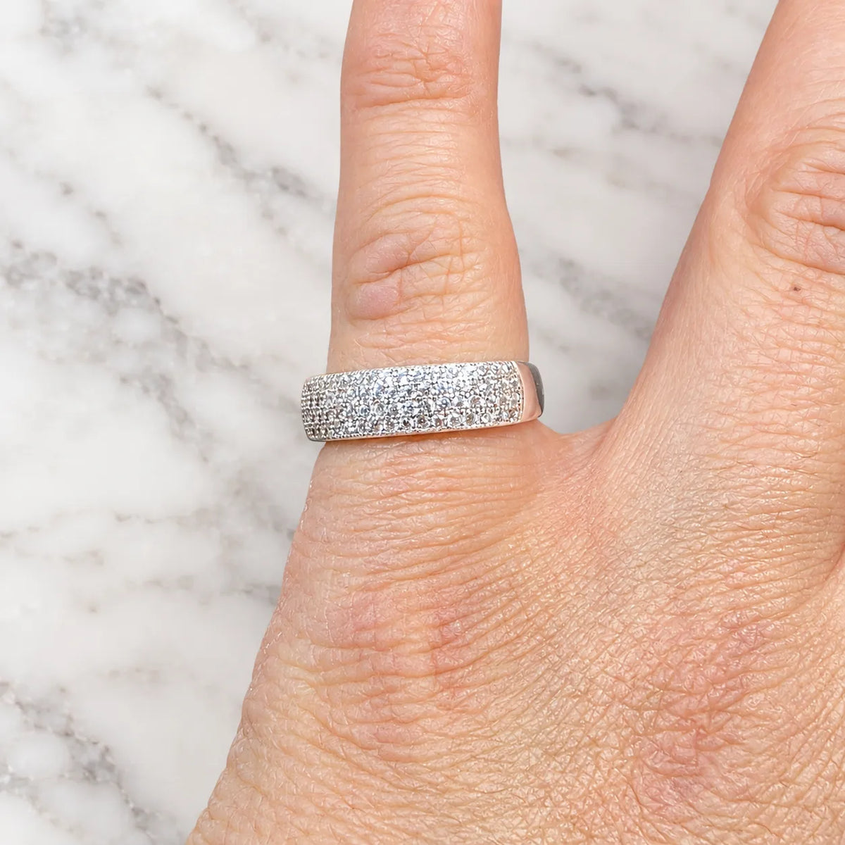 Anillo medio cintillo microcircón