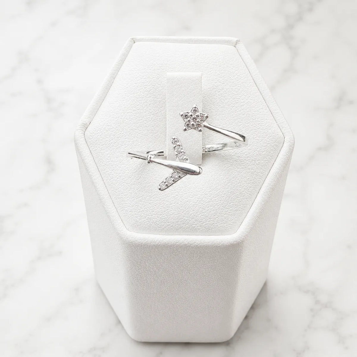 Anillo ajustable avión y estrella microcircón