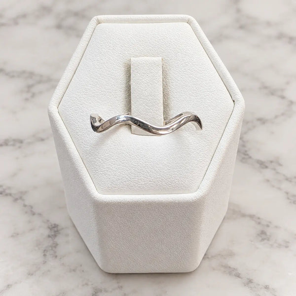 Anillo ondulado liso