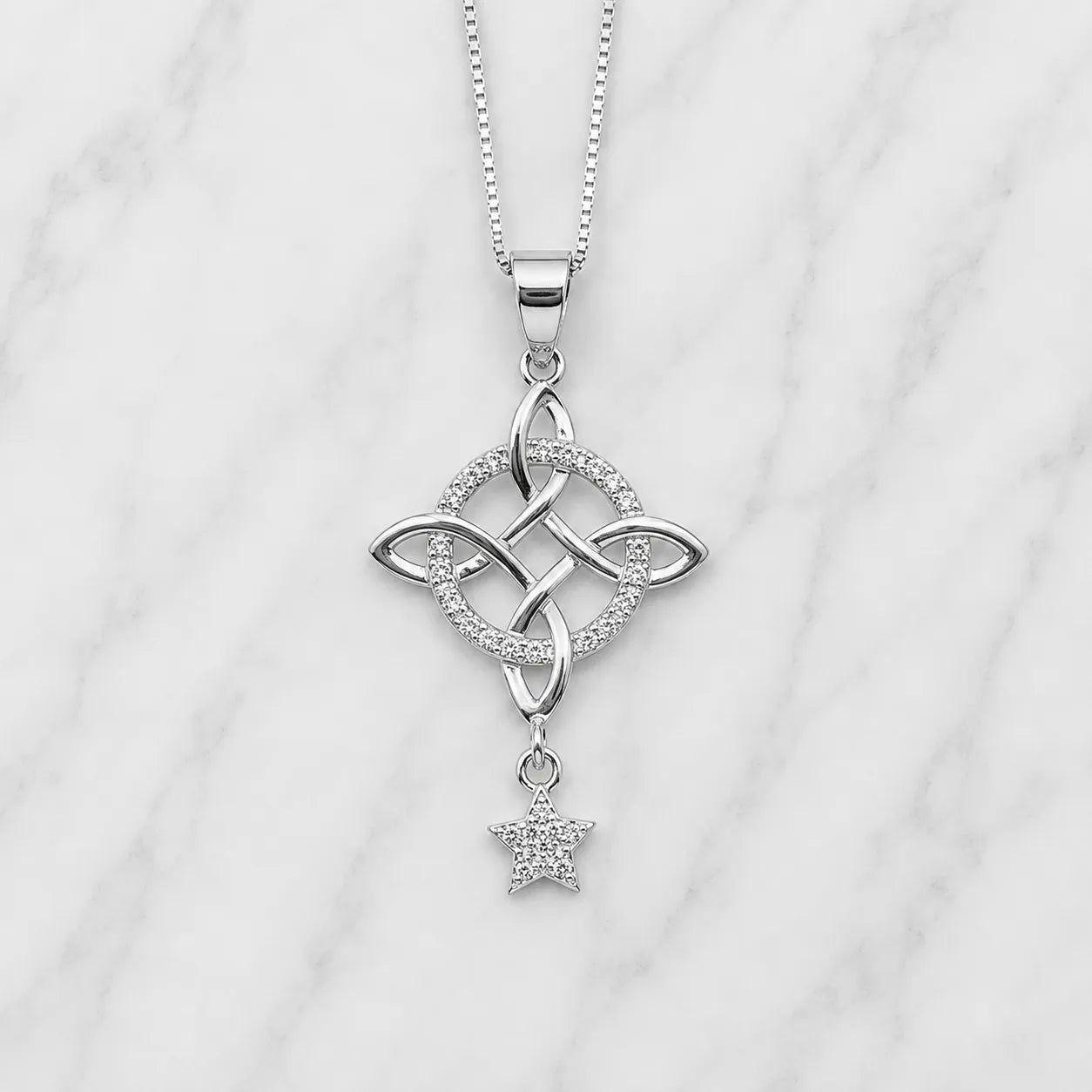 Collar nudo de bruja microcircón estrella