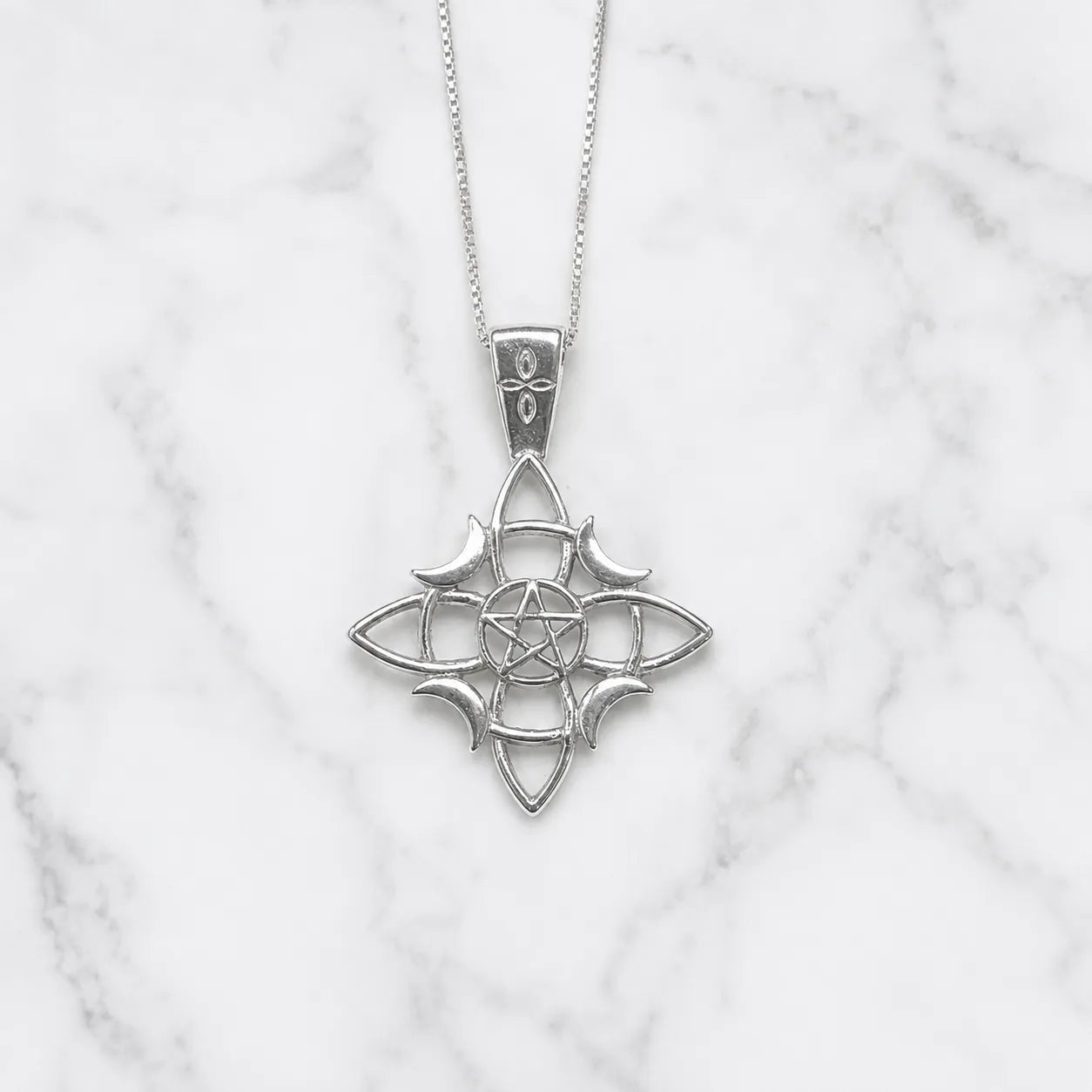 Collar nudo de bruja luna y estrella