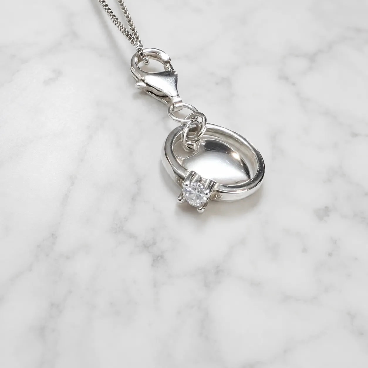 Collar corazón solitario