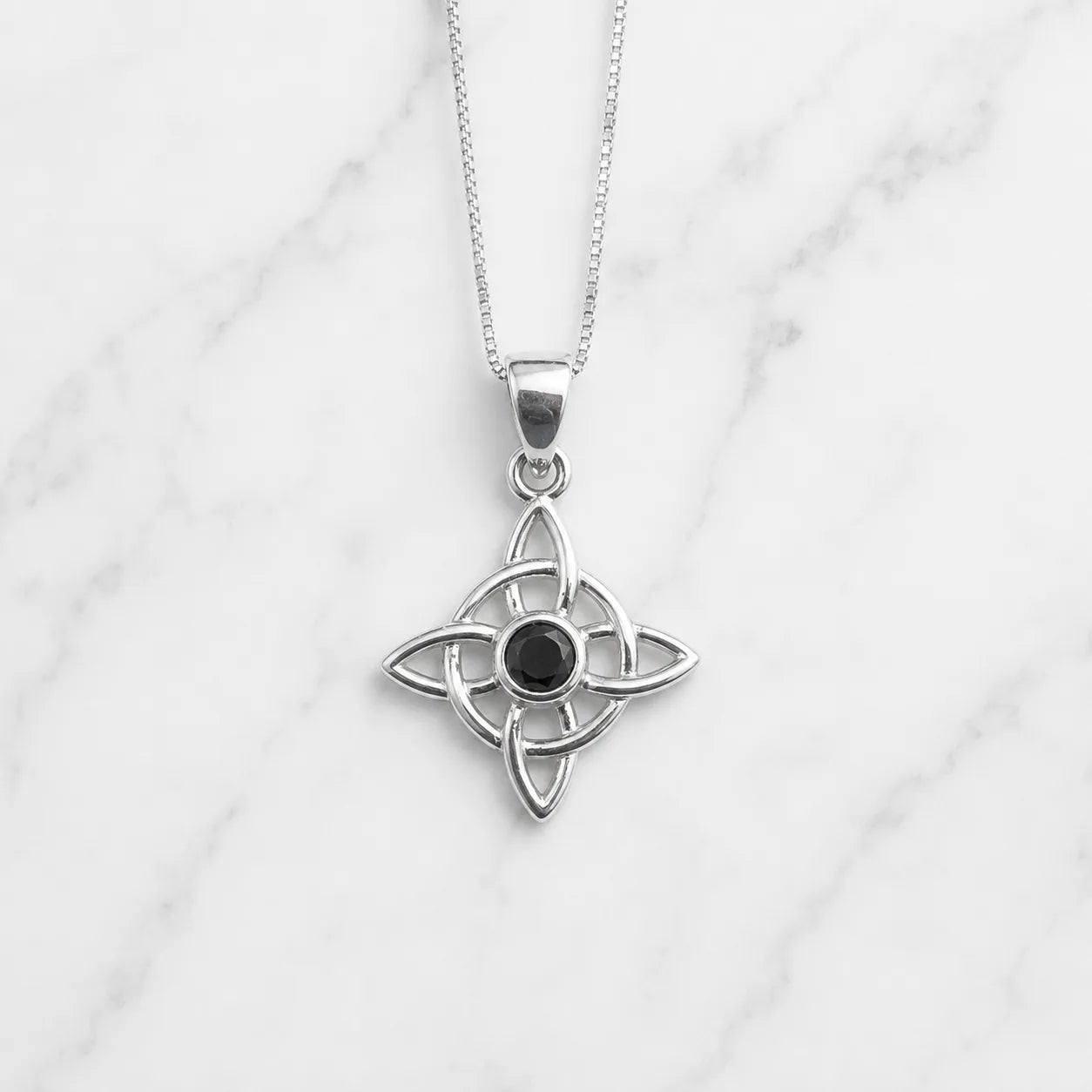 Collar nudo de bruja circón onix