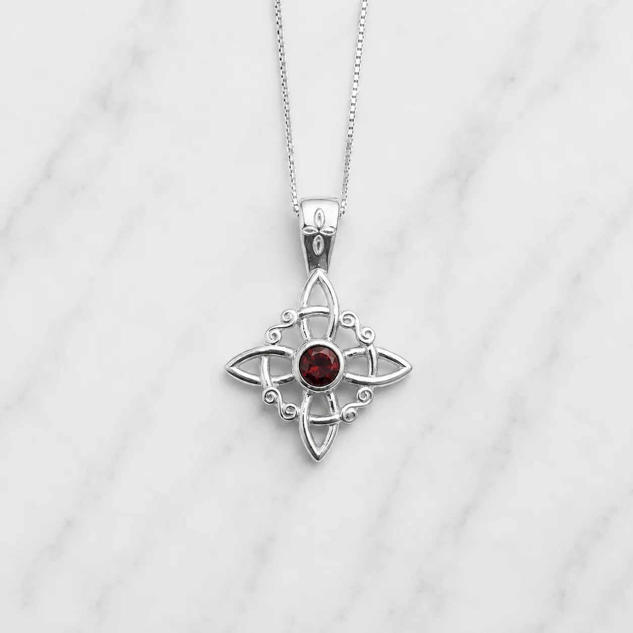 Collar nudo de bruja circón rojo