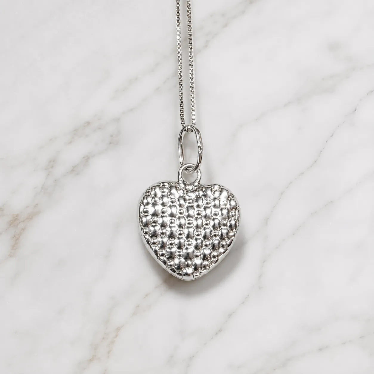 Collar corazón texturizado