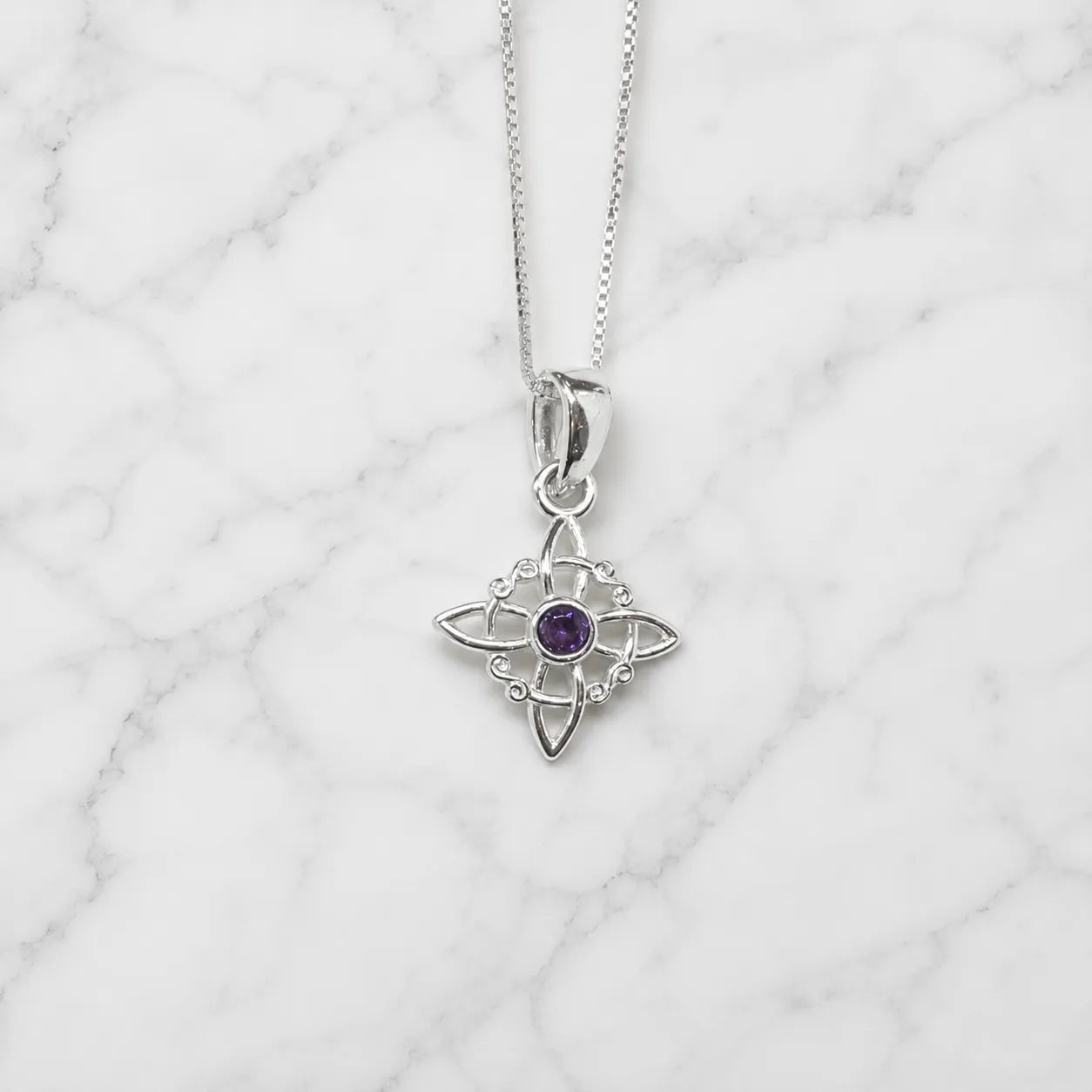 Collar nudo de bruja circón morado