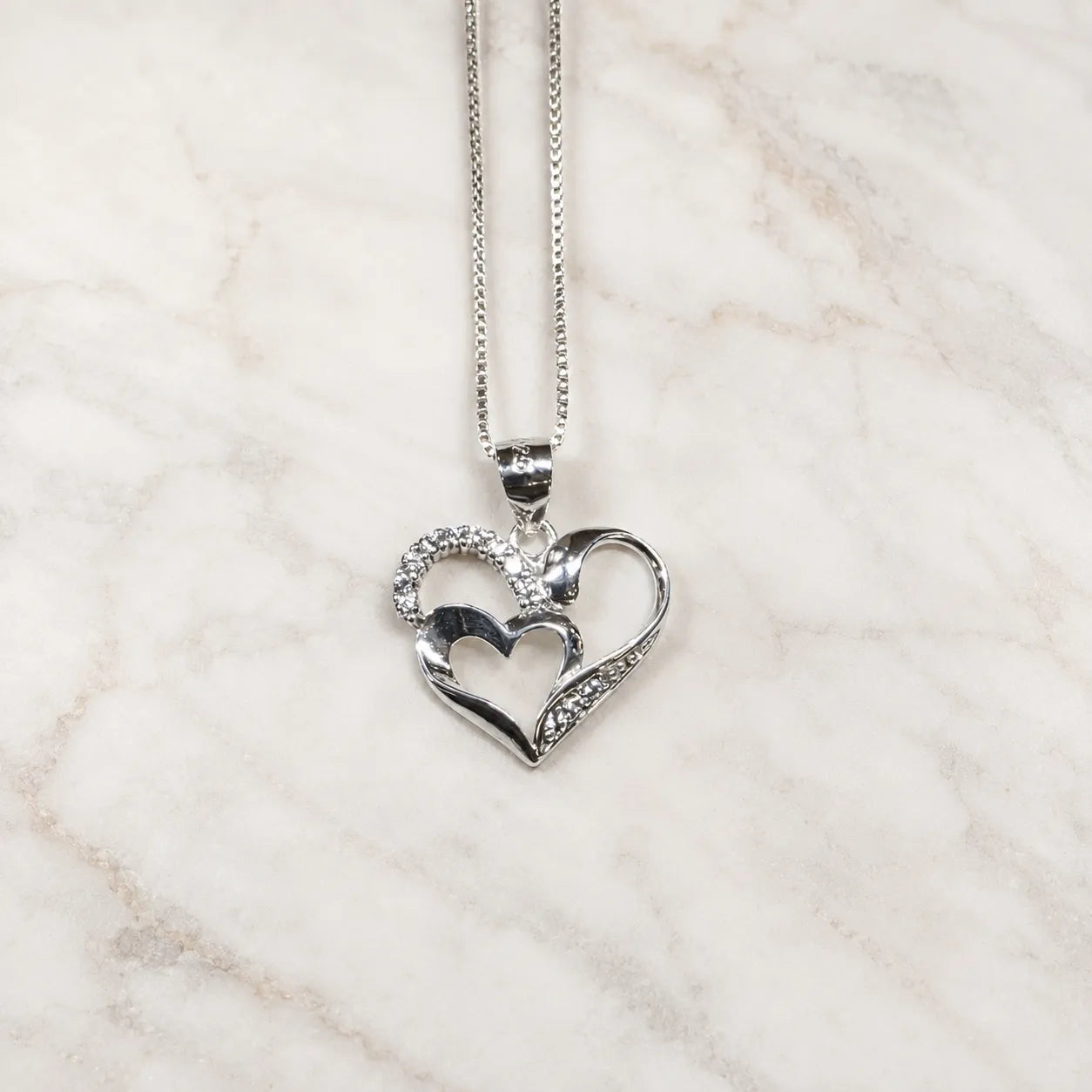 Collar corazón entralazados