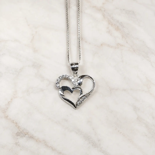 Collar corazón entralazados