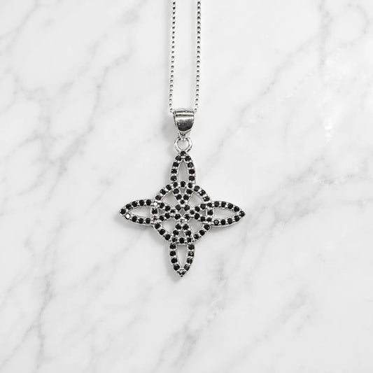 Collar nudo de bruja microcircón onix