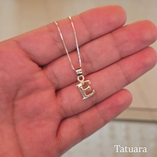 Collar letra E
