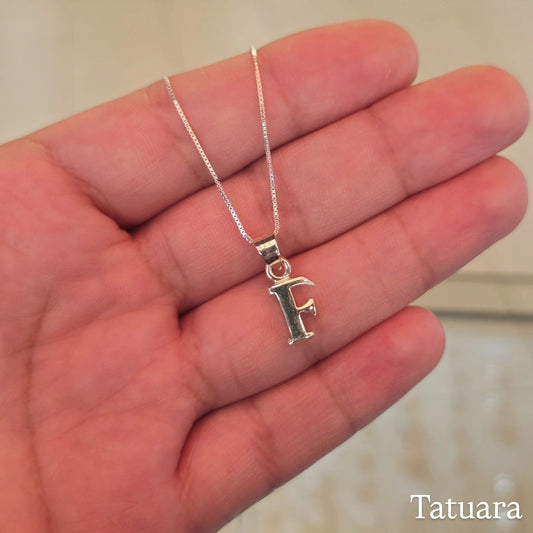 Collar letra F