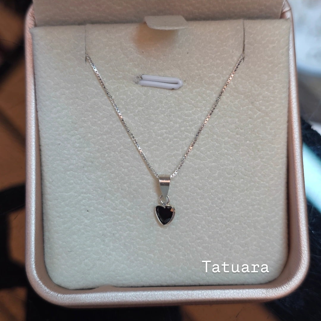 Collar punto luz corazón negro